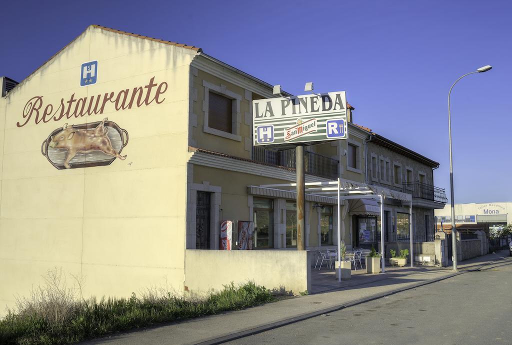 Hostal Restaurante La Pineda El Barco de Ávila Exterior foto